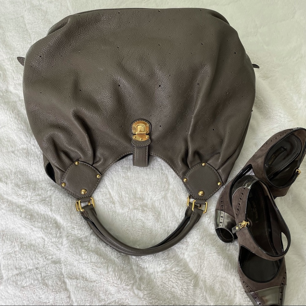 Louis Vuitton XL Mahina in Elephant
